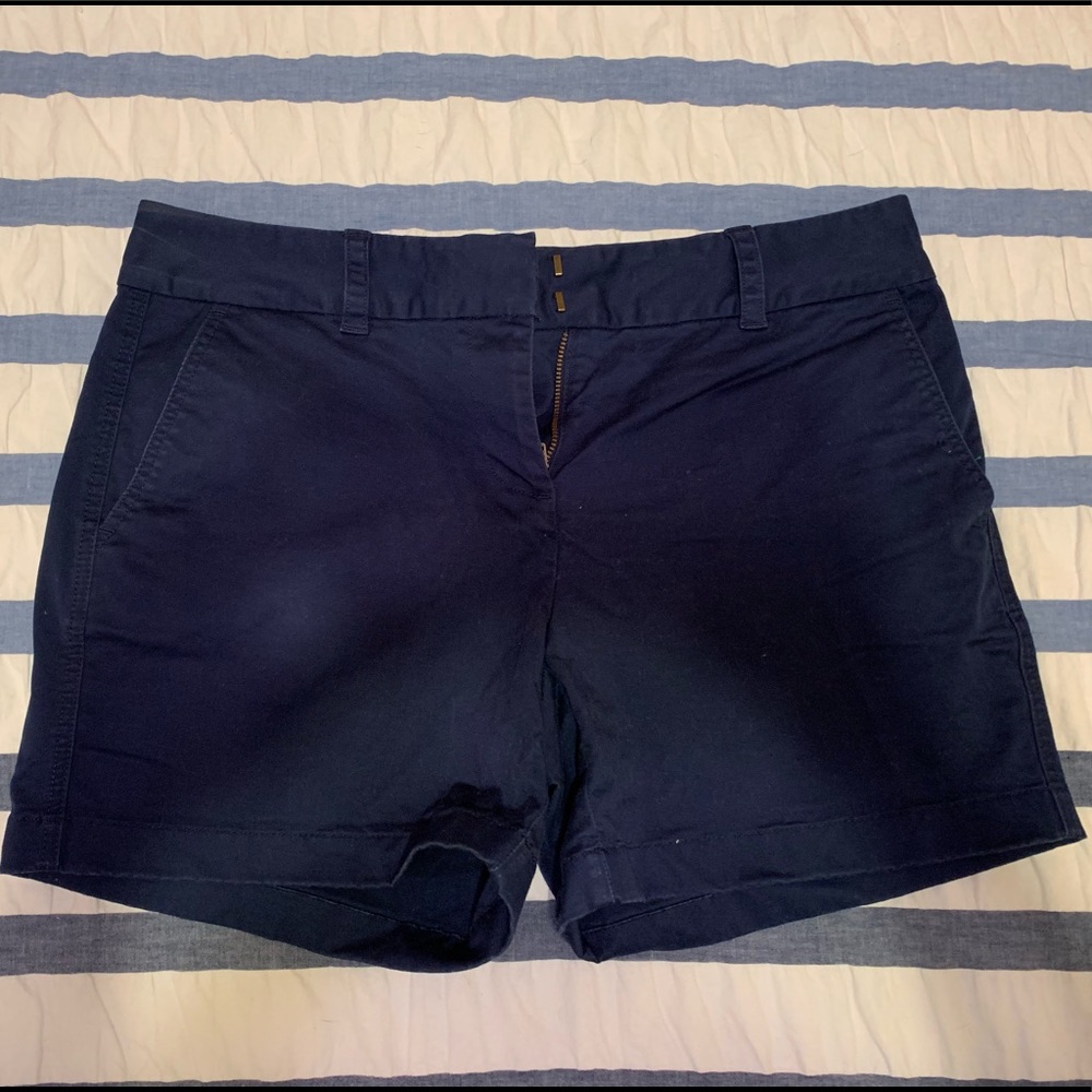 Vineyard Vines size 6 Navy shorts